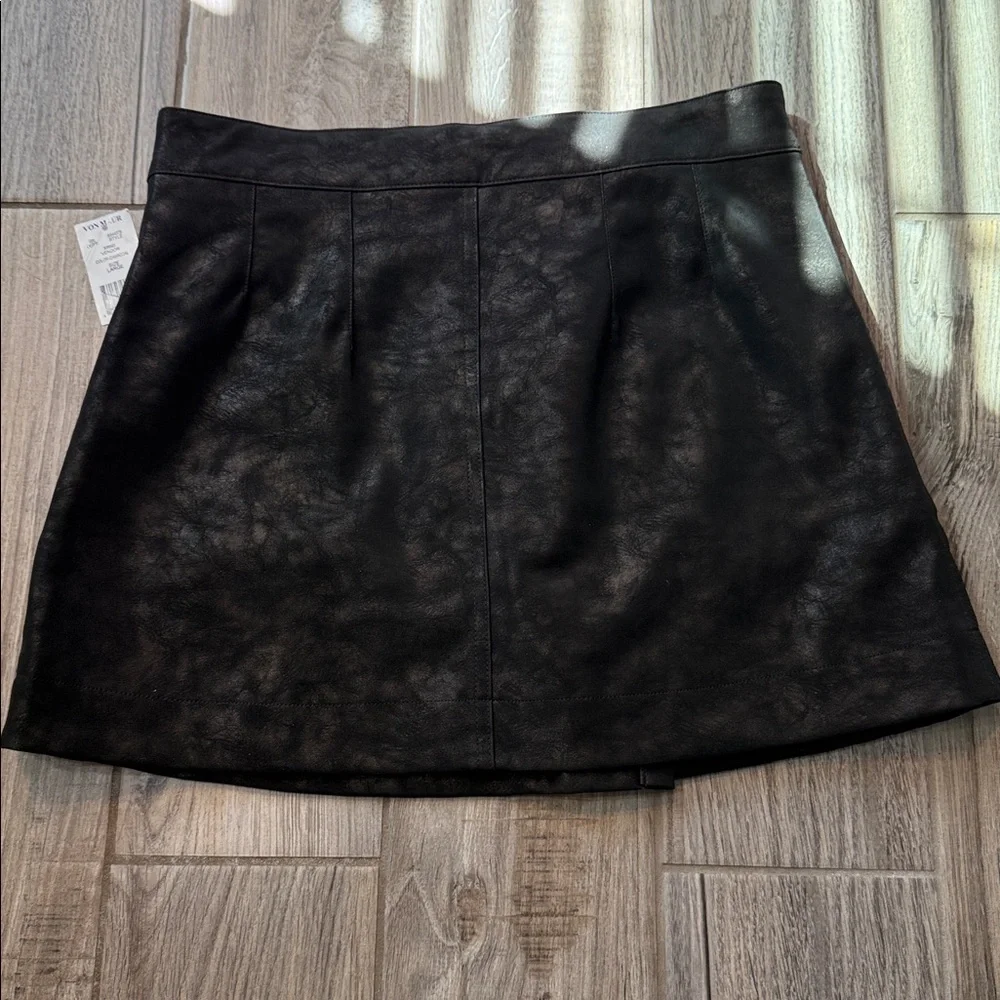 21 Saints Black Faux Leather Wrap Skirt Size‎ L Snap Front Zip Pockets NWT